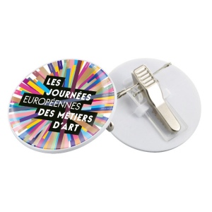 BADGE PLASTIQUE (PS) AVEC PINCE-EPINGLE POUR QUADRIDOME 2