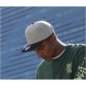 Casquette style rappeur visière contrastée