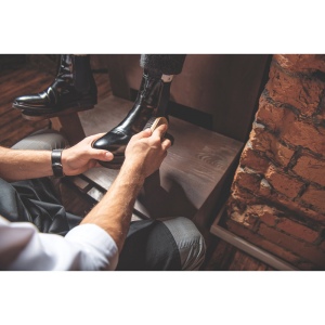 COBB. Kit de nettoyage de chaussures avec 6 pièces 4