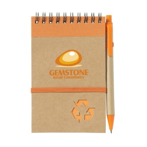 Mini bloc-notes en matériau recyclé, avec environ 70 feuilles/140 pages de papier crème ligné (70 g/m²) et couverture cartonnée avec fermeture élastique 4