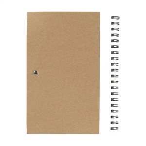 Bloc-notes en matériau recyclé avec environ 70 feuillets / 140 pages papier ligné de couleur crème (70 g/m²) et couverture cartonnée, relié par une spirale solide en métal 20