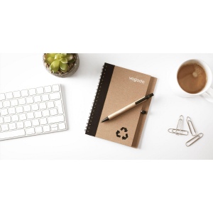 Bloc-notes en matériau recyclé avec environ 70 feuillets / 140 pages papier ligné de couleur crème (70 g/m²) et couverture cartonnée, relié par une spirale solide en métal 23