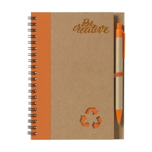 Bloc-notes en matériau recyclé avec environ 70 feuillets / 140 pages papier ligné de couleur crème (70 g/m²) et couverture cartonnée, relié par une spirale solide en métal 4