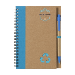 Bloc-notes en matériau recyclé avec environ 70 feuillets / 140 pages papier ligné de couleur crème (70 g/m²) et couverture cartonnée, relié par une spirale solide en métal 8