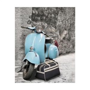 Sac de sport en PVC/PU dans un design des années 70 avec intérieur doublé, poche principale et poche zippée, 2 poignées solides, fond avec crampons de protection 25