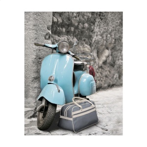 Sac de sport en PVC/PU dans un design des années 70 avec intérieur doublé, poche principale et poche zippée, 2 poignées solides, fond avec crampons de protection 27