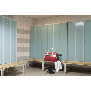 Sac de sport en PVC/PU dans un design des années 70 avec intérieur doublé, poche principale et poche zippée, 2 poignées solides, fond avec crampons de protection 16