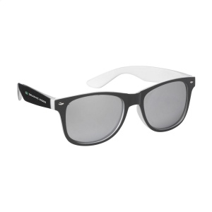 Faites sensation avec ces lunettes de soleil avec verres miroirs originaux 2