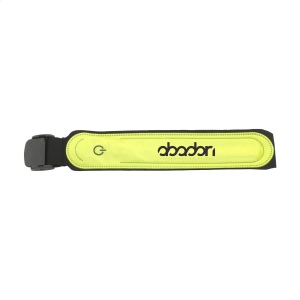 Soyez visible avec ce bracelet ajustable comprenant bande fluorescente et lumières LED 3