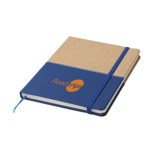 Carnet de notes de style duo en liège et en imitation cuir d'un format pratique avec environ 72 feuilles / 144 pages de papier (70 g/m²) lignées de couleur crème et fermeture par élastique 13