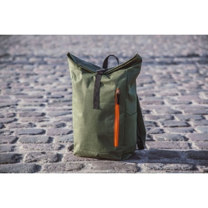 Sac à dos urbain robuste et pratique en polyester 600 D résistant avec une doublure en PVC imperméable et partiellement en nylon 21