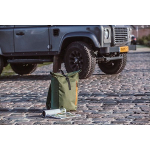Sac à dos urbain robuste et pratique en polyester 600 D résistant avec une doublure en PVC imperméable et partiellement en nylon 22