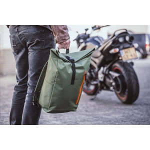 Sac à dos urbain robuste et pratique en polyester 600 D résistant avec une doublure en PVC imperméable et partiellement en nylon 15