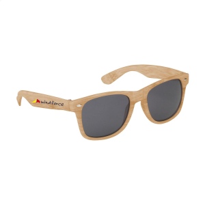 Modèle classique de lunettes de soleil avec un aspect bambou