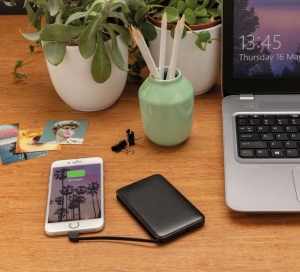 Batterie de secours 5000 mAh avec câbles intégrés 11