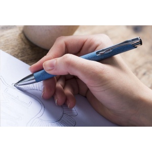 Stylo à bille à encre bleue avec un support 50% ABS et 50% en paille de blé, avec un clip en métal et des accents en plastique chromé 12