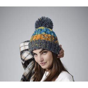 Bonnet Corkscrew avec pompon 17