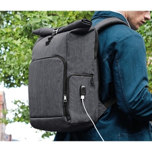 Sac à dos avec rabat enroulable et chargeur Q-Tech