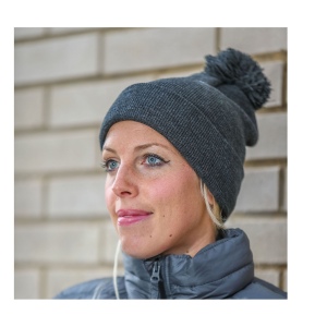 Bonnet avec pompon
