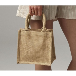 Petit sac cadeau en toile de jute 3