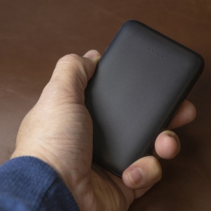KAITO - BATTERIE DE SECOURS ULTRA COMPACTE - 5000 MAH NOIRE 6