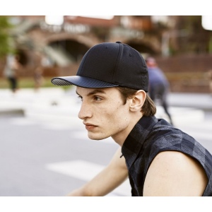 Casquette snapback en carbone