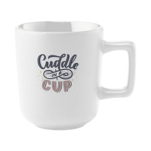 Mug en céramique de haute qualité, avec une belle anse. La finition extérieure est mate, tandis que l'intérieur est brillant. 6