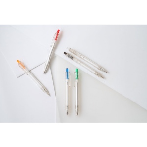 HARLAN. Stylo en rPET avec bouton coloré 7