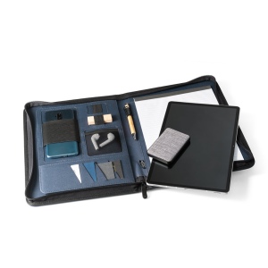 EMERGE FOLDER. Porte documents A4 en 300D polyester recyclé (100% rPET) avec fermeture éclair 11
