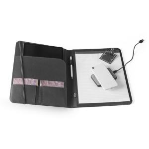EMERGE FOLDER II. Porte documents A4 en 300D polyester recyclé (100% rPET) avec fermeture élastique 4