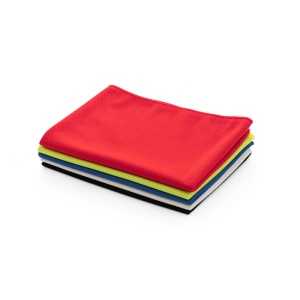 BERNAL. Serviette de sport rafraichissante en polyester recyclé (100% rPET) avec pochette en non-tissé 9