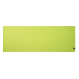 BERNAL. Serviette de sport rafraichissante en polyester recyclé (100% rPET) avec pochette en non-tissé 13