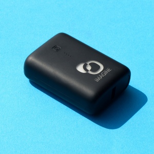 RAITO - BATTERIE DE SECOURS ULTRA SLIM RETRO-ÉCLAIRÉE 10 000 MAH NOIR 3