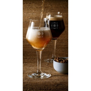 Verre à bière sur pied 5