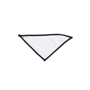 Bavoir doublé. Ajustable par boutons pression. Étiquette détachable. 7