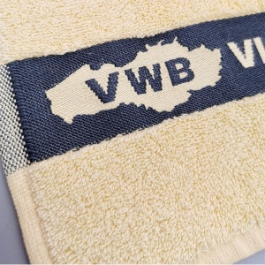Serviette éponge avec logo tissé en liteau jacquard 2
