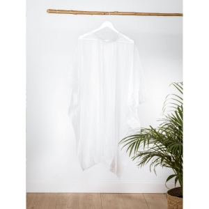 Ce poncho réutilisable est fabriqué à partir de déchets de production de maïs: 4% PLA, 60% PBAT et 36% amidon de maïs 5