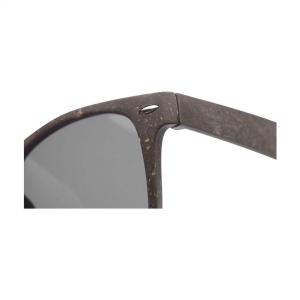 Lunettes de soleil robustes fabriquées à partir de marc de café et fibres d'écorce de pin 5