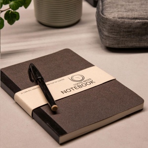 Carnet A5 avec une couverture en marc de café qui sent même le café ! Le marc de café qui reste après l'infusion est utilisé pour créer ce produit 4