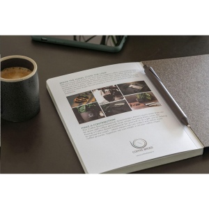 Carnet A5 avec une couverture en marc de café qui sent même le café ! Le marc de café qui reste après l'infusion est utilisé pour créer ce produit 5