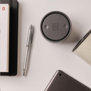 Gobelet à café emporter circulaire réutilisable à double paroi avec couvercle de Circular&amp;Co 11