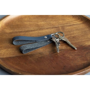Porte-clés fabriqué à partir de déchets de cuir italien recyclés et de liants naturels 9