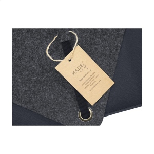 Cette housse élégante et design pour ordinateur portable de 15/16 pouces est fabriquée à partir d'une combinaison de cuir végétalien et de feutre de laine recyclé 5