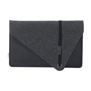 Cette housse élégante et design pour ordinateur portable de 15/16 pouces est fabriquée à partir d'une combinaison de cuir végétalien et de feutre de laine recyclé 2