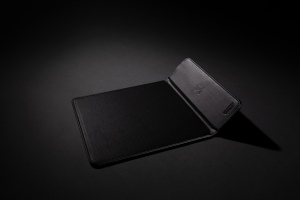 Tapis de souris en PU RCS avec chargeur 10W Swiss Peak 11