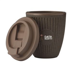 Tasse à café pour emporter, à double paroi, est fabriqué à partir de marc de café et de déchets de canne à sucre 4