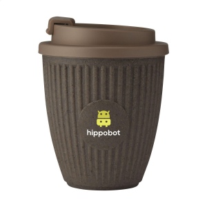 Tasse à café pour emporter, à double paroi, est fabriqué à partir de marc de café et de déchets de canne à sucre 2