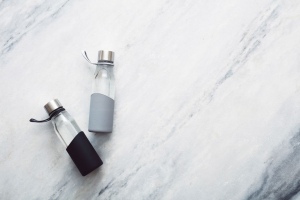 VINGA Bouteille d'eau 550 ml en verre Lean 9
