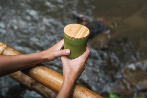 Mug 300ml en PP recyclé GRS avec couvercle en bambou 30