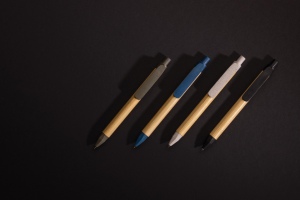 Stylo écriture responsable avec baril en papier recyclé 24